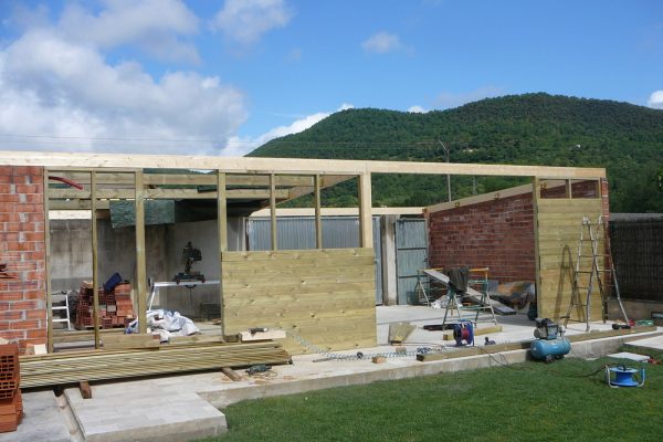 Construcció garatge de fusta - Construción gargae de madera